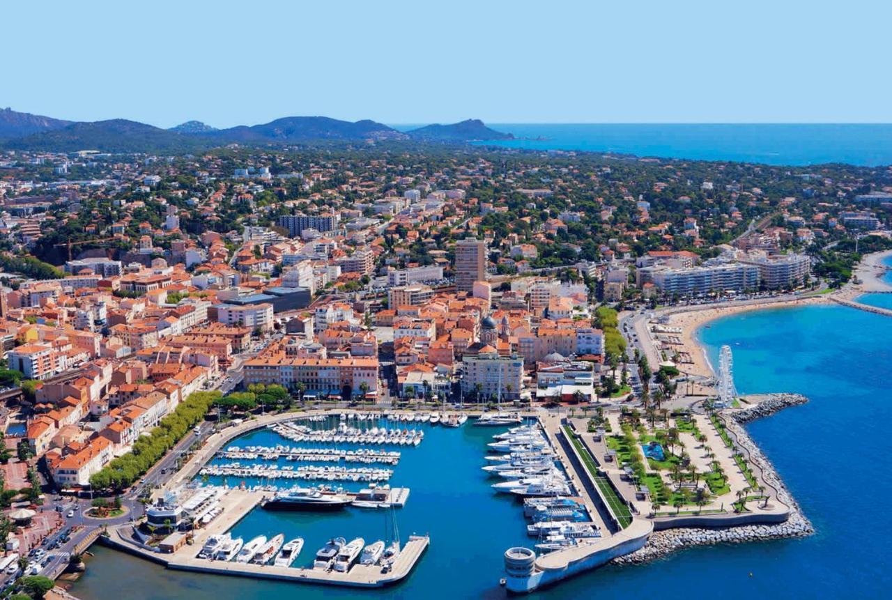 Oasis Des Grands Pins - Saint-Raphael - Residence Privee Avec Grande Piscine & Tennis Privee Экстерьер фото